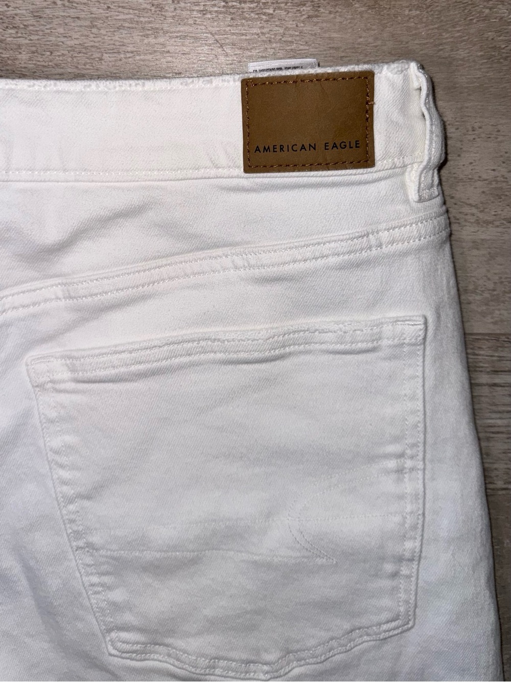 American Eagle White Mom Shorts High Rise Stretch Denim Cuffed Summer Size 12 - Picture 7 of 9